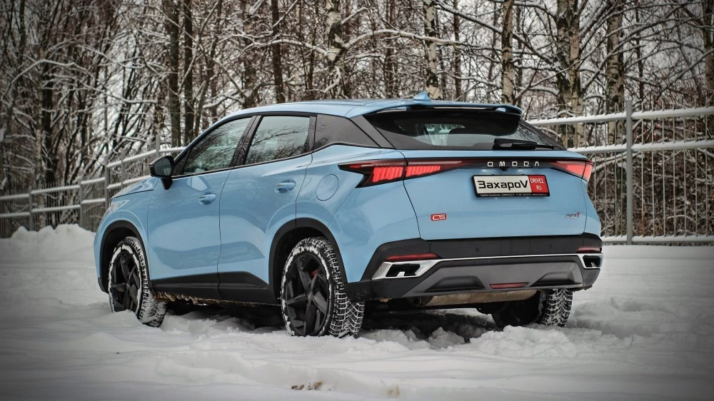 Omoda C5 сбоку сзади