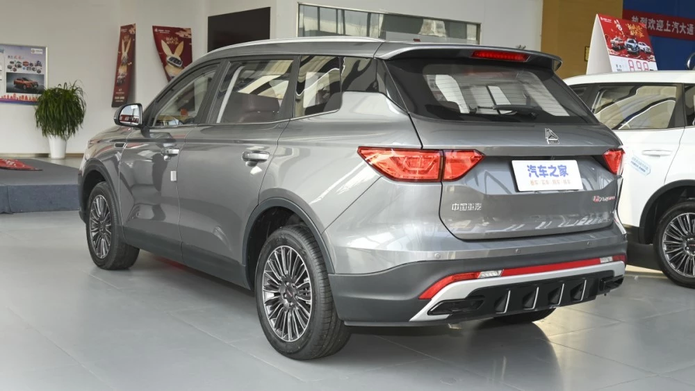 кроссовер VGV U70 Pro сзади сбоку