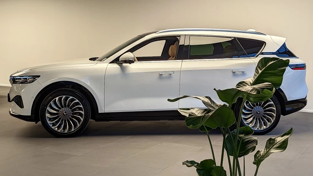 Voyah Free кроссовер шоурум