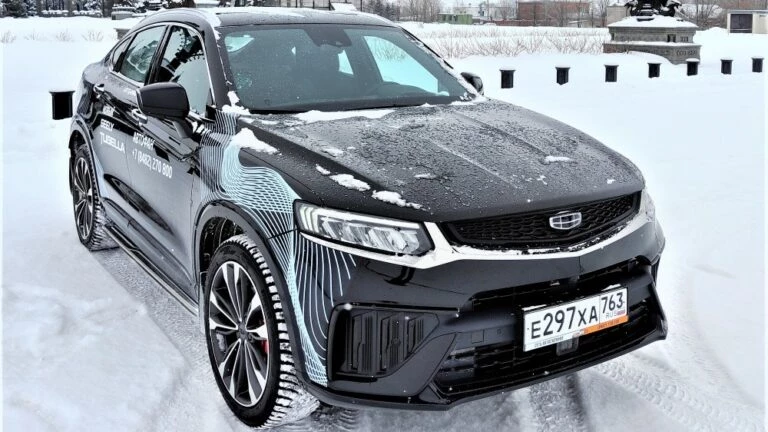 Geely Tugella кросс-купе купе-кроссовер спереди сбоку
