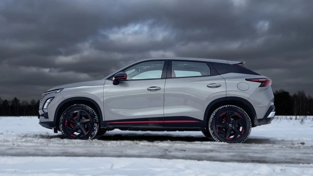 Omoda C5 тест-драйв сбоку