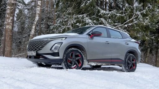 Omoda C5 тест-драйв сбоку спереди