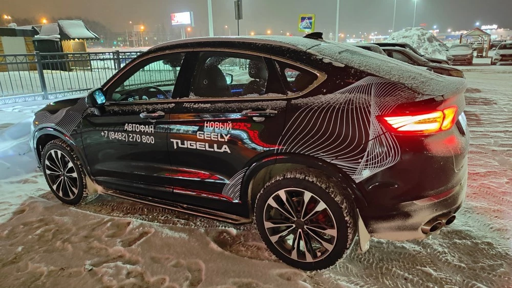 Geely Tugella кросс-купе купе-кроссовер сзади сбоку
