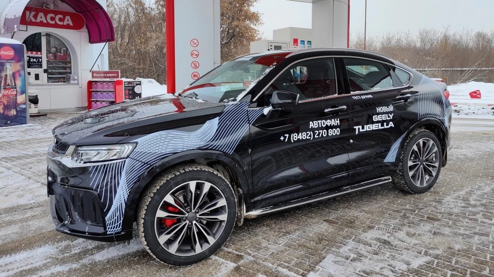 Geely Tugella кросс-купе купе-кроссовер спереди сбоку