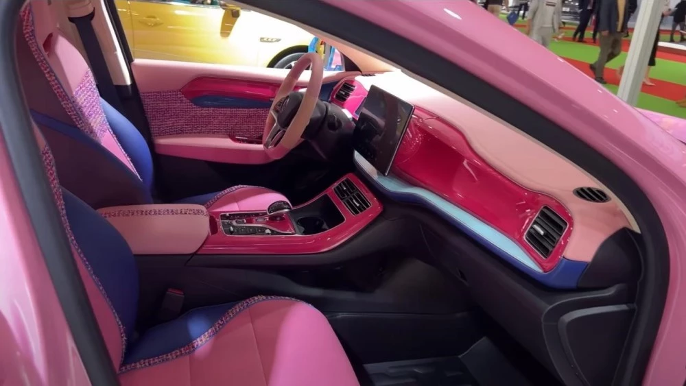 BYD Qin Plus EV седан салон Шэньчжэнь