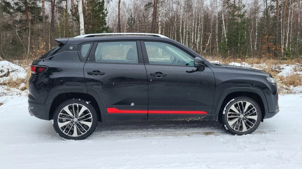 новый Changan CS35 Plus сбоку