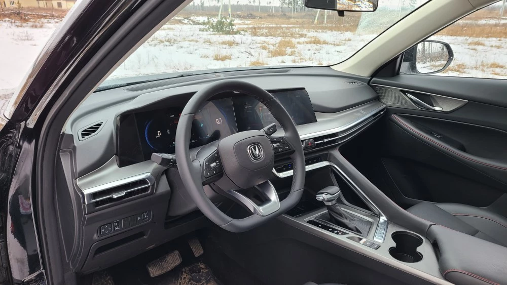 новый Changan CS35 Plus салон интерьер первый ряд сидений