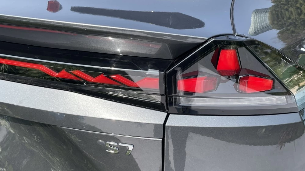 кроссовер Changan Shenlan S7 презентация электрический EV сзади фонари рисунок