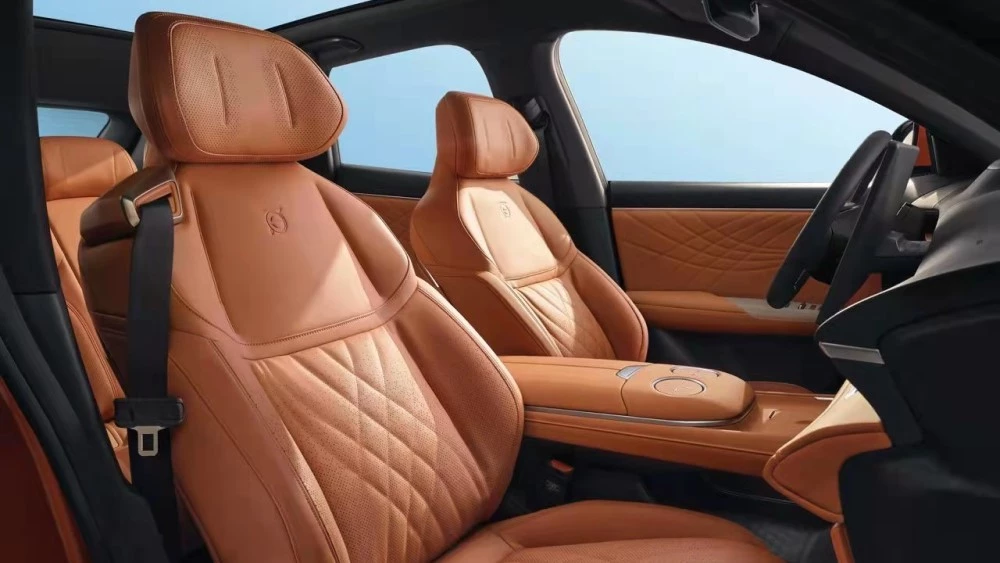 салон кроссовера Changan Shenlan S7 первый ряд сиденья