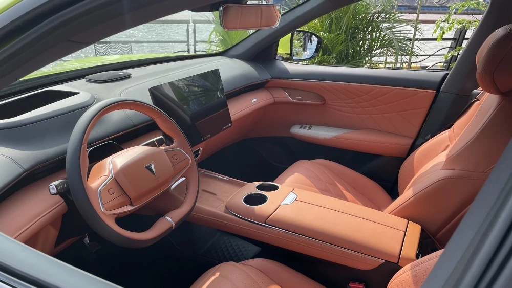 салон кроссовера Changan Shenlan S7 первый ряд руль мультимедиа