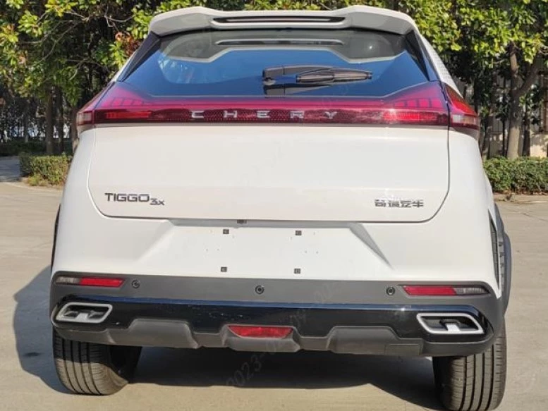 новый Chery Tiggo 3x Plus сзади