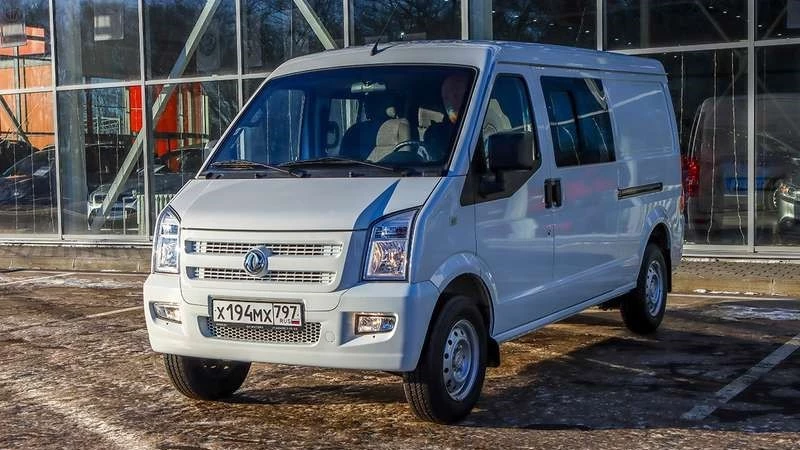 электрический DFSK EC35 спереди сбоку - конкурент WOLV Kangaroo