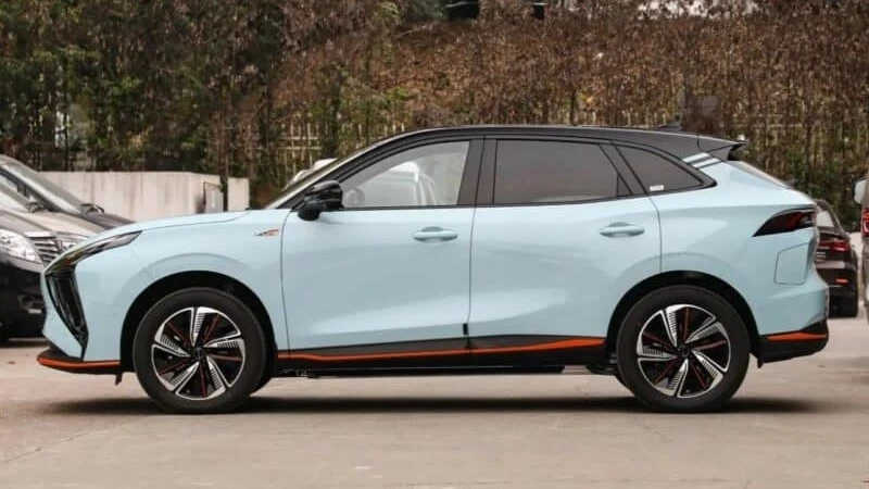 Dongfeng Forthing Thunder сбоку