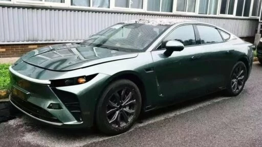 седан exeed e03 спереди сбоку