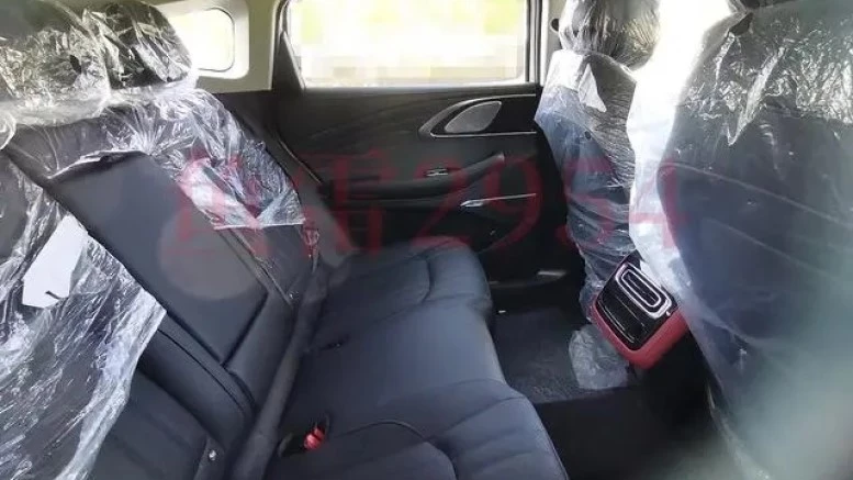 обновленный кроссовер Exeed TXL 2024 салон интерьер второй ряд