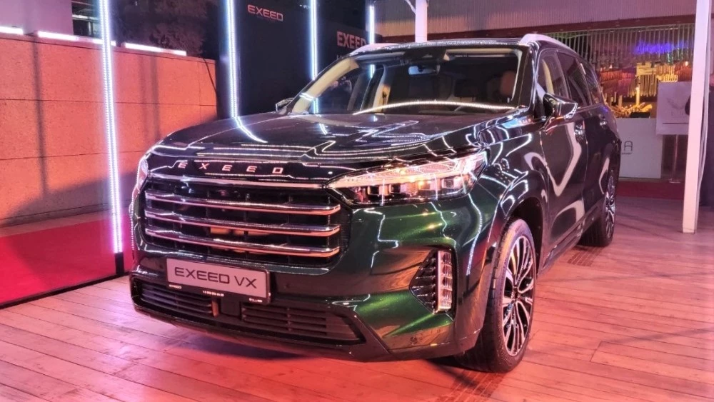 Exeed VX LE в Казахстане спереди сбоку
