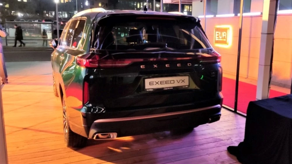 Exeed VX LE в Казахстане сзади сбоку