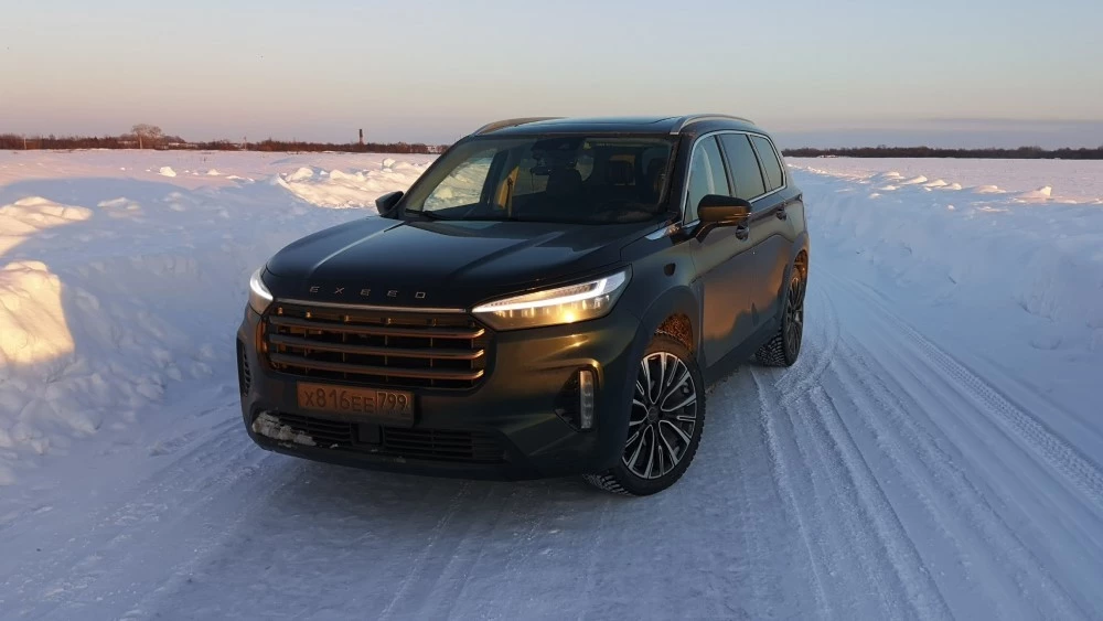 Exeed VX Limited Edition снег полный привод сбоку спереди
