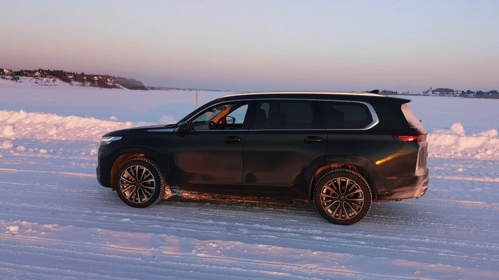 Exeed VX Limited Edition снег полный привод сбоку