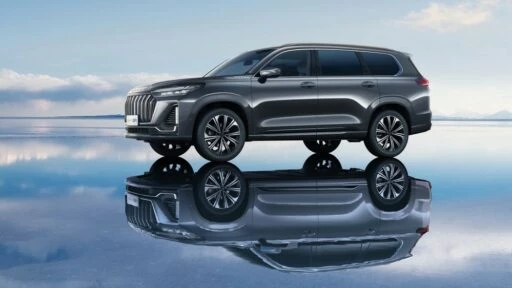 новый кроссовер Exeed VX второго поколения сбоку