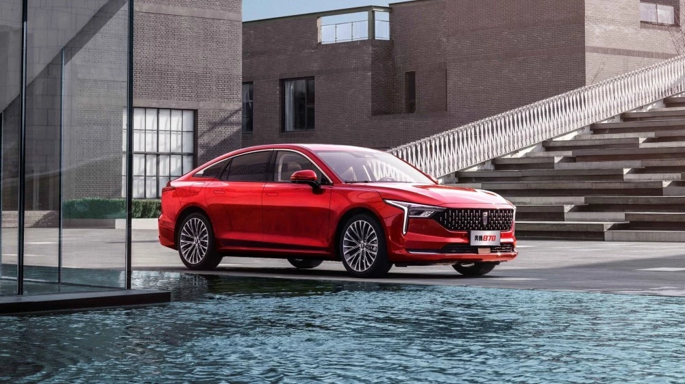 FAW Bestune B70 спереди сбоку