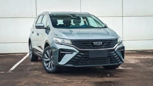 минивэн Geely Jiaji L в России спереди сбоку