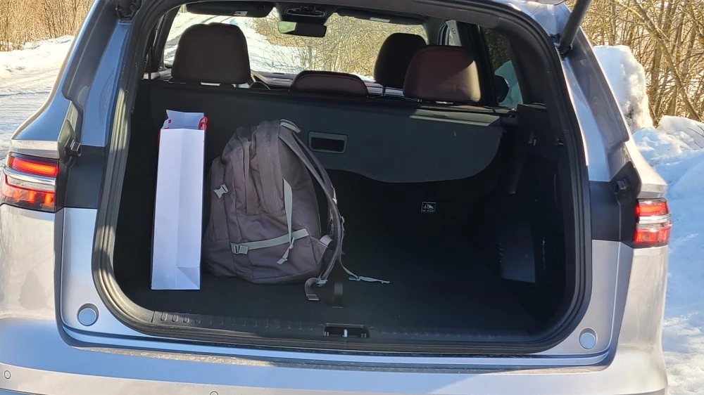 Geely Monjaro салон интерьер банажник