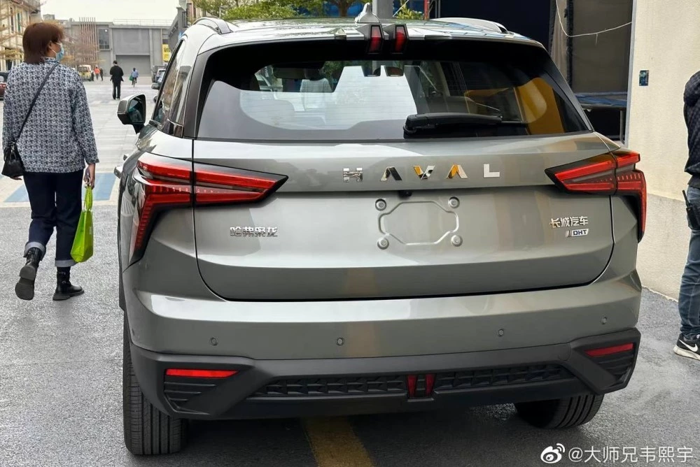 Haval Xiaolong сзади