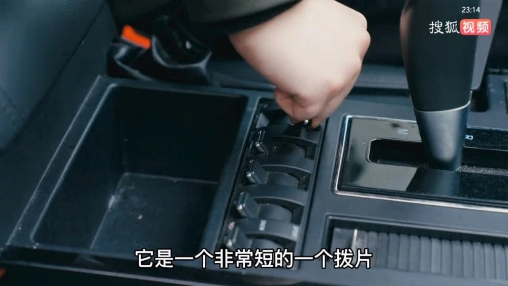 китайский клон Toyota Land Cruiser 200 Hengtian L4600 салон интерьер качество сборки