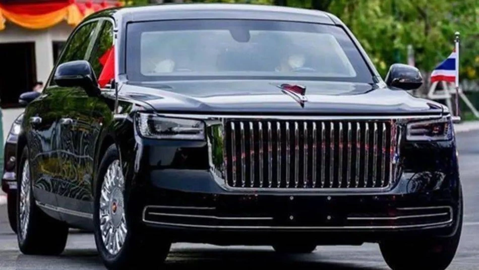 Hongqi N701. Подробности о личном автомобиле Си Цзиньпина, на котором он ездит по Москве лимузин Hongqi N701 спереди сбоку