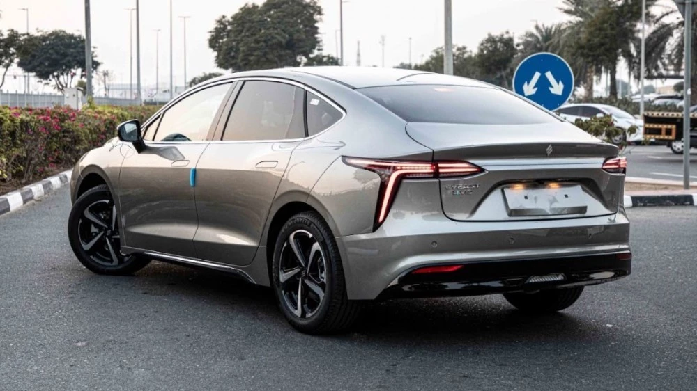 JMEV GSE / Yi сзади сбоку Москвич завод