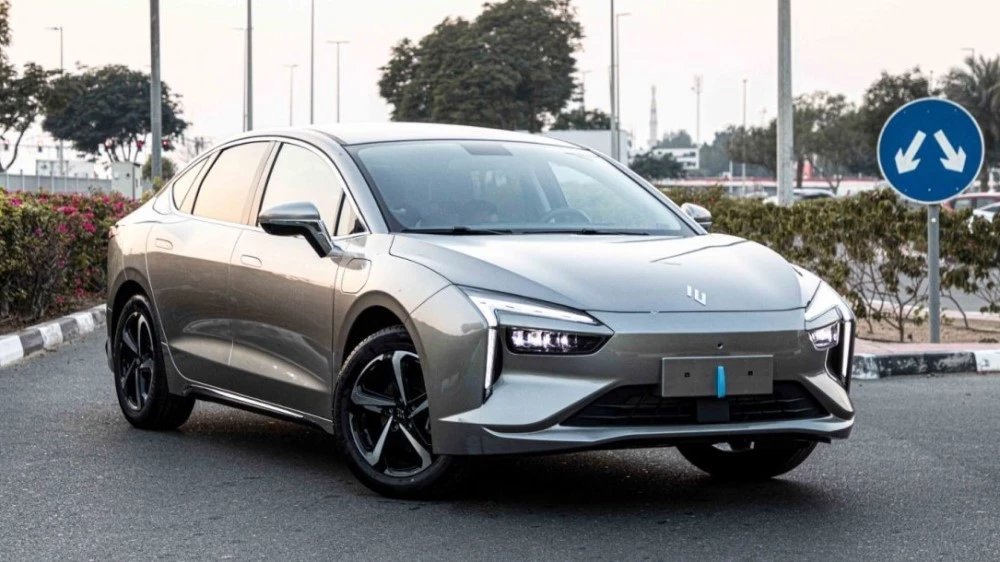 JMEV GSE / Yi спереди сбоку Москвич завод