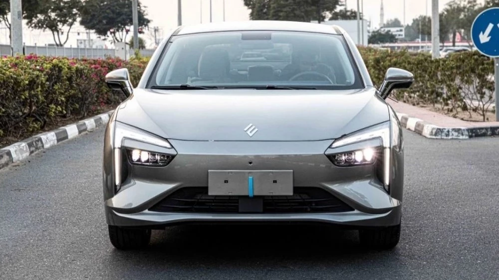 JMEV GSE / Yi спереди Москвич завод Renault