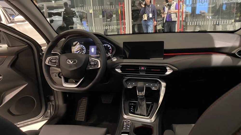 седан Kaiyi E5 в России салон интерьер