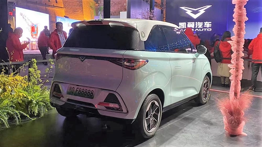 электромобиль Kaiyi i-EA 01 сзади сбоку