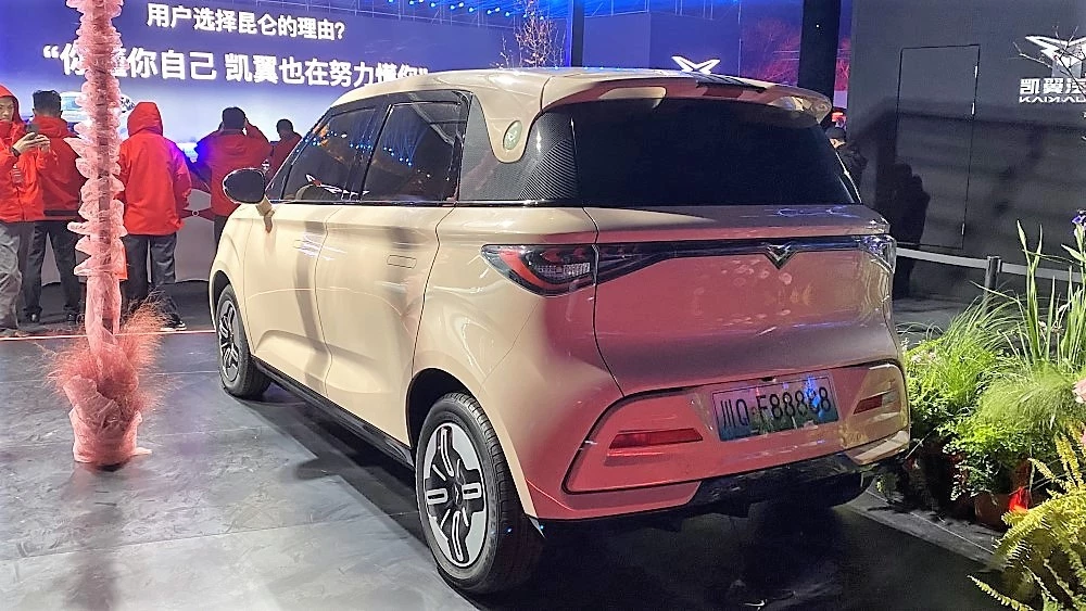 электромобиль Kaiyi i-EA 02 сзади сбоку