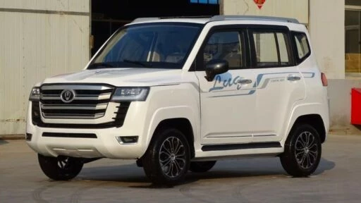 Kuluze уменьшенная копия Toyota Land Cruiser спереди сбоку