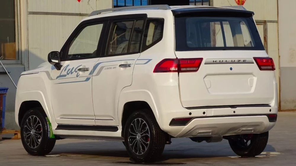 Kuluze уменьшенная копия Toyota Land Cruiser сзади сбоку