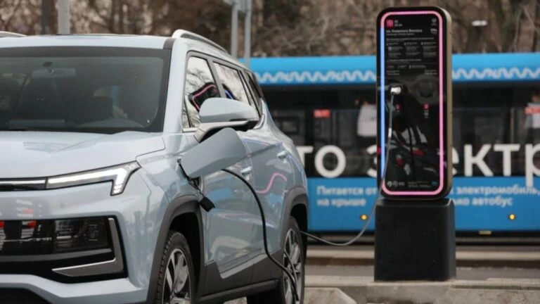 Москвич 3е зарядка минусы