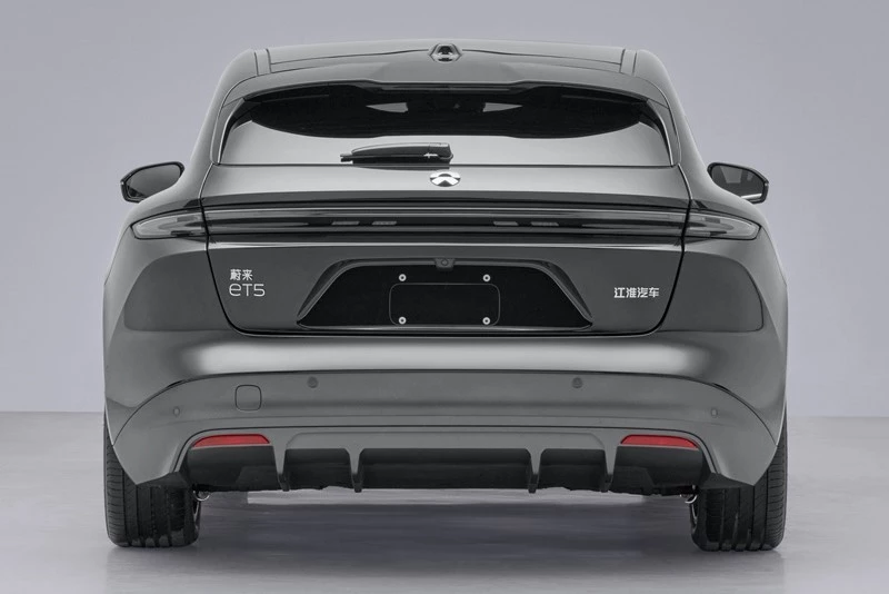 универсал Nio ET5 сзади