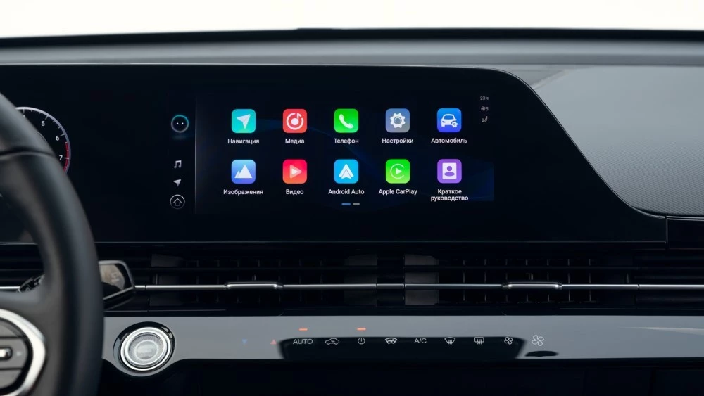 полноприводная Omoda C5 AWD с полным приводом салон интерьер мультимедиа медиасистема