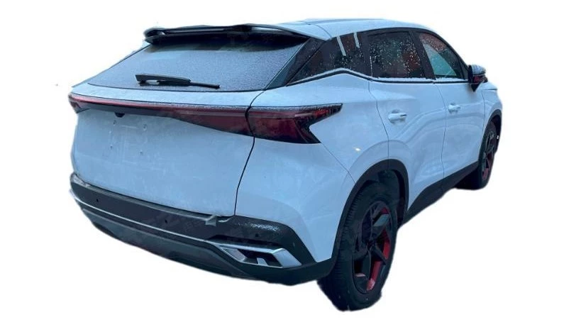 гибридная версия Omoda C5 сзади сбоку