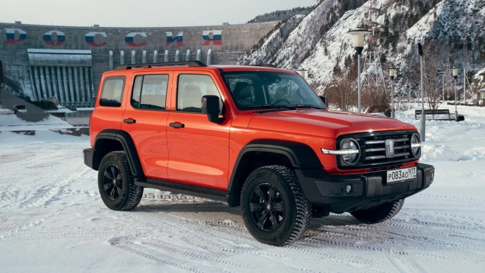 Tank 300 спереди сбоку