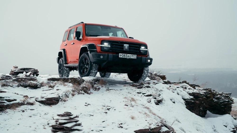 Tank 300 спереди сбоку