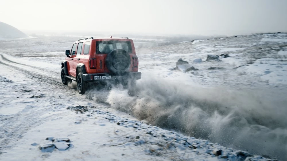 Tank 300 в снегу сзади полный привод