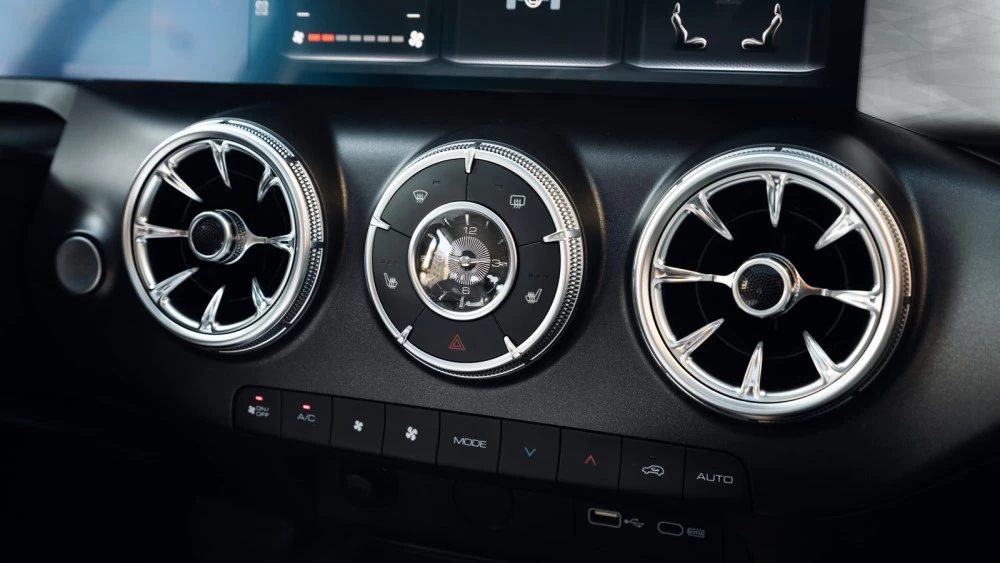 Tank 300 салон интерьер воздуховоды часы