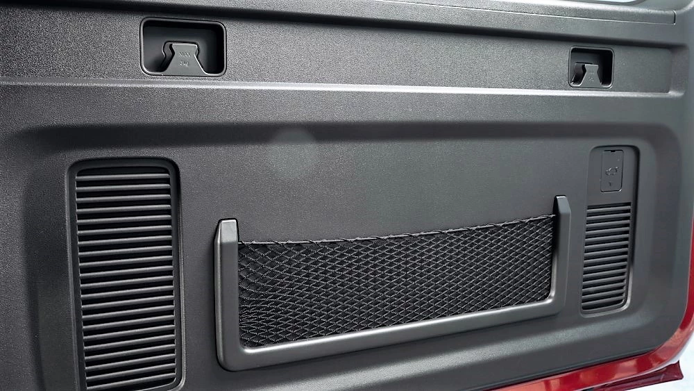 Tank 300 салон интерьер задняя дверь крючки