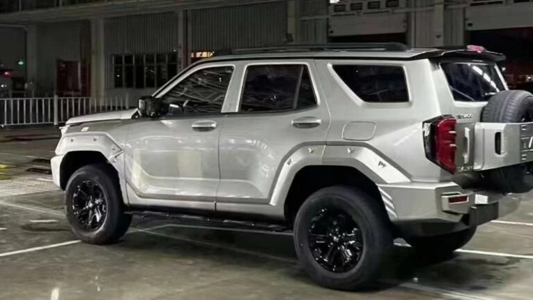 Tank 400 на заводе Great Wall сбоку сзади