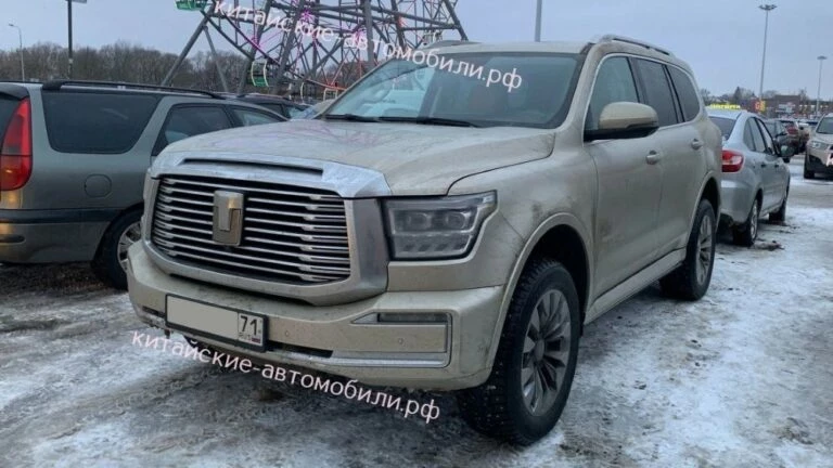 Внедорожник Tank 500 в России спереди сбоку