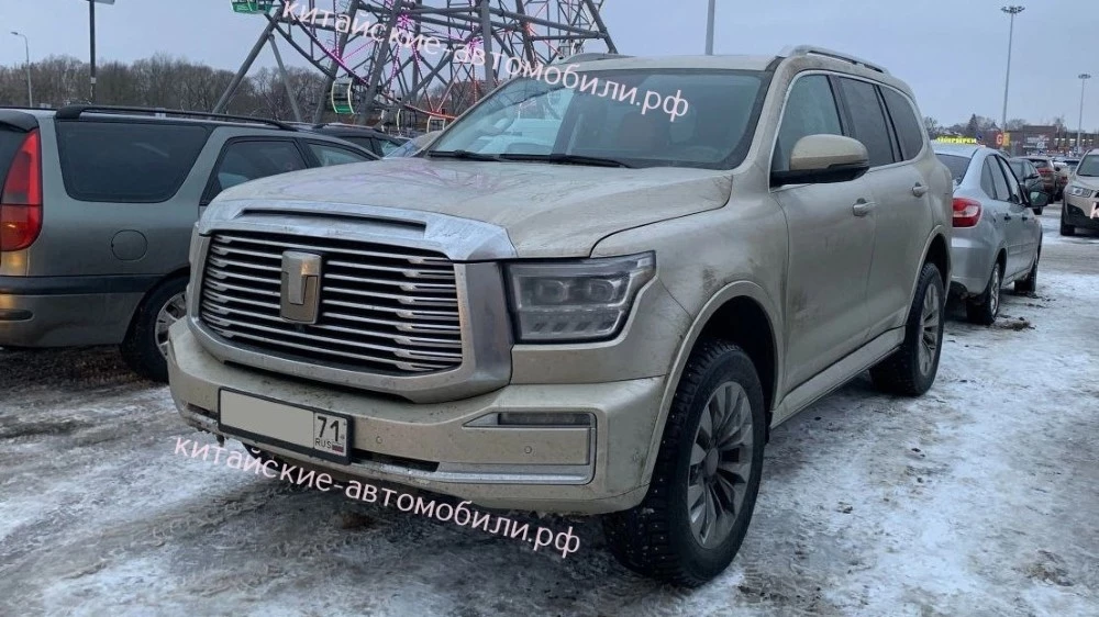 «Тэнки» в городе. Первый рамный внедорожник Tank 500 заметили в Туле Внедорожник Tank 500 в России спереди сбоку